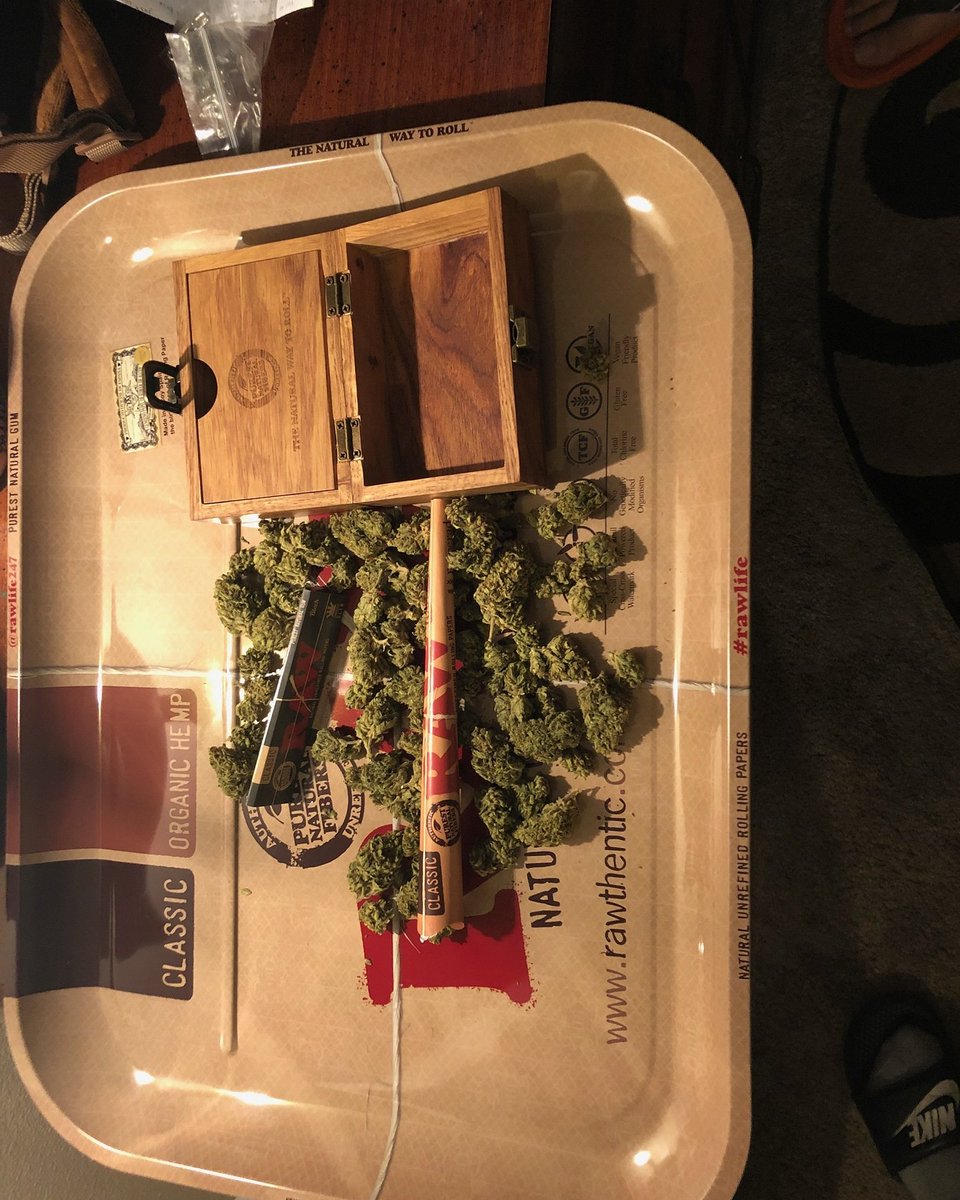 DonJuli28613140's tweet photo. I got the biggest tray Raw has #ganja #maryjane #marijuana #dankbud #goodsmoke #stoner #stonerlife #stoned #weedporn #weedstagram #weed #cannabiscommunity #cannabis #leaglizeit #pot #potporn #smokingweed  #goodweed #rawcones  #rawrollingtray #rawrollingpaper #rawrollingpapers https://t.co/WoBJJHQOvY