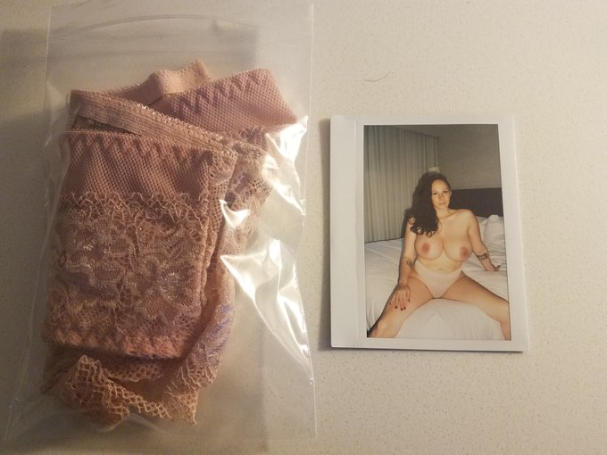 Ok ladies and gentleman. Lets do some Auctions-sales.... I have some stuff for sale. Email me @ Gianna@giannaxxx