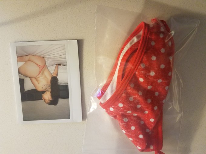 Ok ladies and gentleman. Lets do some Auctions-sales.... I have some stuff for sale.  Email me @  Gianna@giannaxxx