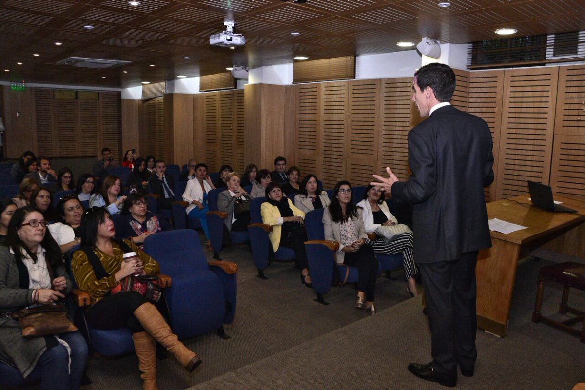 Muni_Stgo's tweet photo. Esta mañana, Alcalde @AlessandriFelip  se reunió con los directores de los establecimientos educacionales que están participando en el programa #JuntosStgo. #MayorsChallenge https://t.co/wXuoZVc1HT