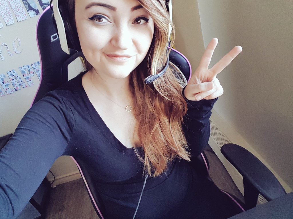 Raevynn_'s tweet photo. MMONDAYS STARTS NOW

rt 💜

https://t.co/LXmg68OSUq
#TeamEmmmmsie #supportsmallstreamers https://t.co/smwSbjsujC