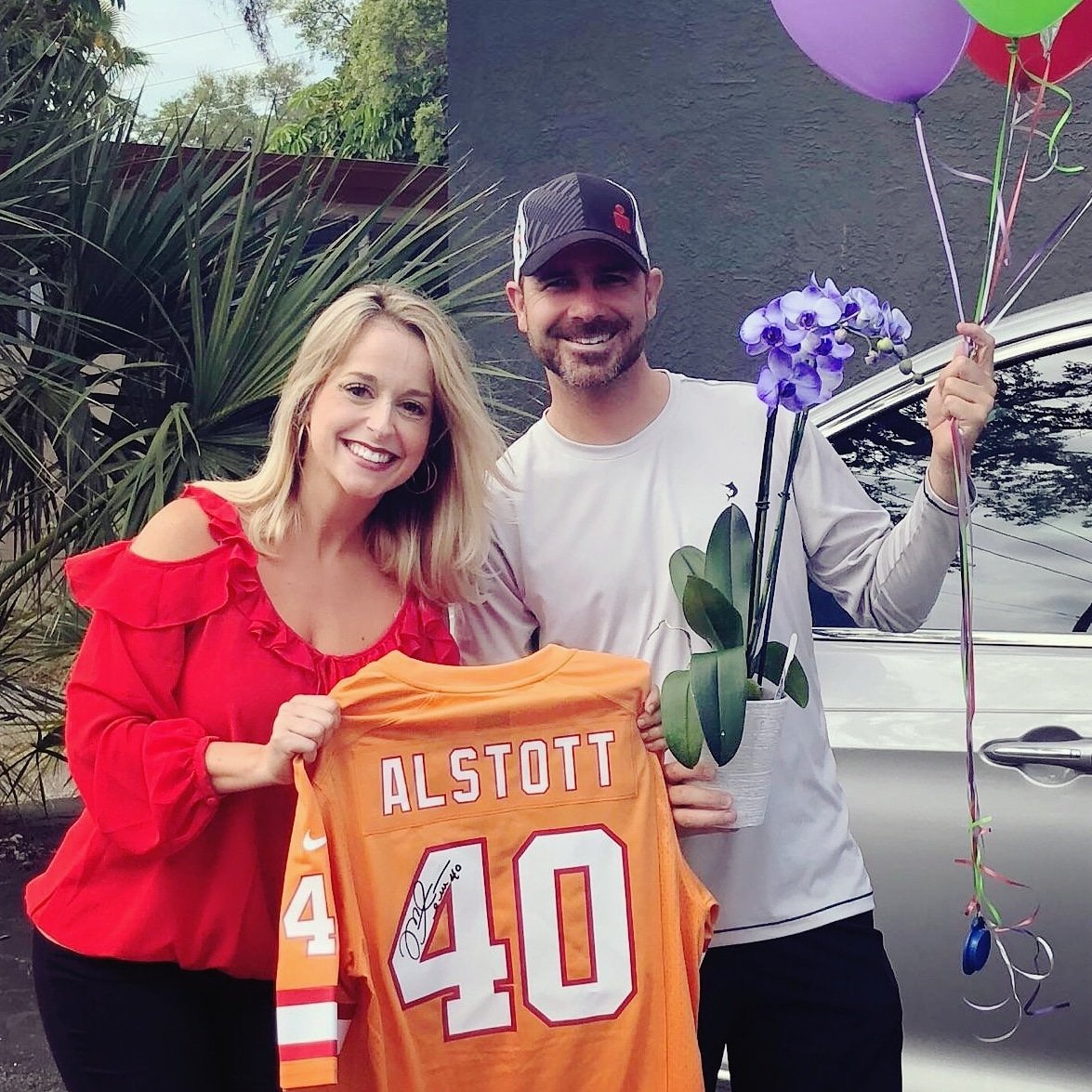 Thank you Mike Alstott and <a href="/M_A_F_F/">Mike Alstott Fam Fdn</a> for supporting the Imagine Gala and <a href="/CHSGulfCoast/">CHS Gulf Coast</a>. You can bid on this autographed Mike Alstott jersey this Saturday at the #ImagineGala!!!
Chsfl.org/imaginegala.