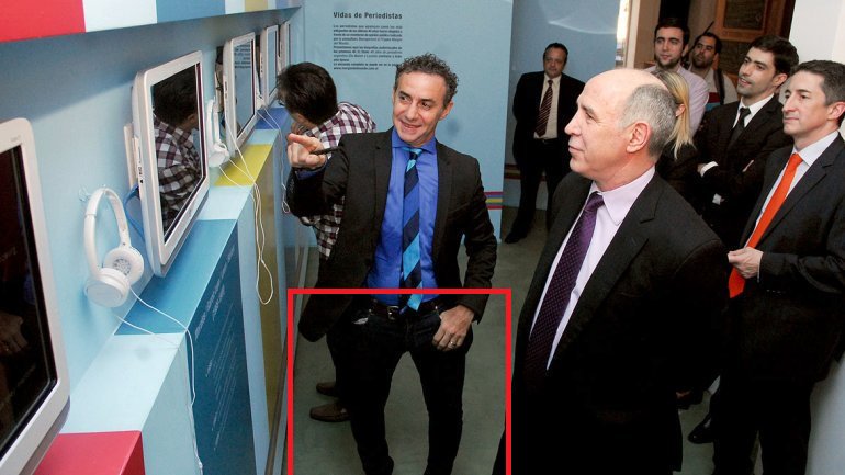 Miren las chuecas de #Majul ...le entran 7 perros peleando