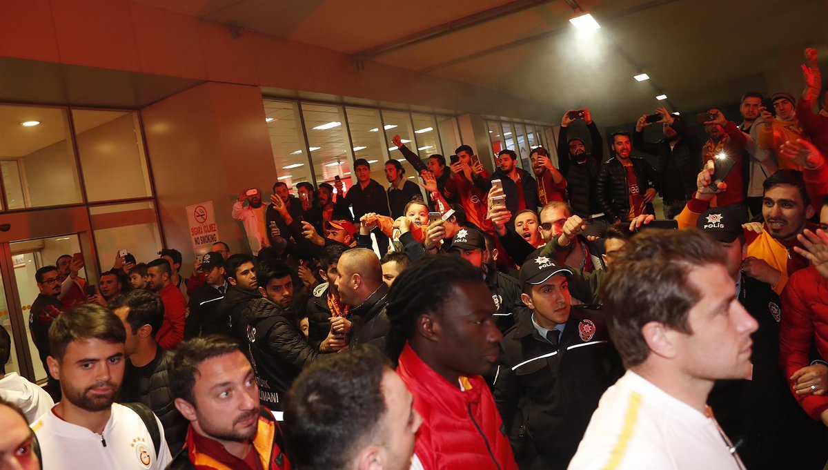 GalatasaraySK's tweet photo. "Unutma; Kaybettiğinde değil, vazgeçtiğinde yenilirsin!" 

#Hedef21 https://t.co/U6fTjTO25D
