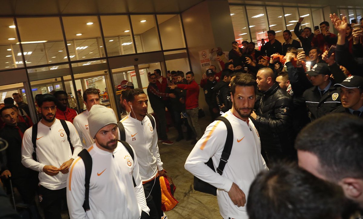 GalatasaraySK's tweet photo. "Unutma; Kaybettiğinde değil, vazgeçtiğinde yenilirsin!" 

#Hedef21 https://t.co/U6fTjTO25D