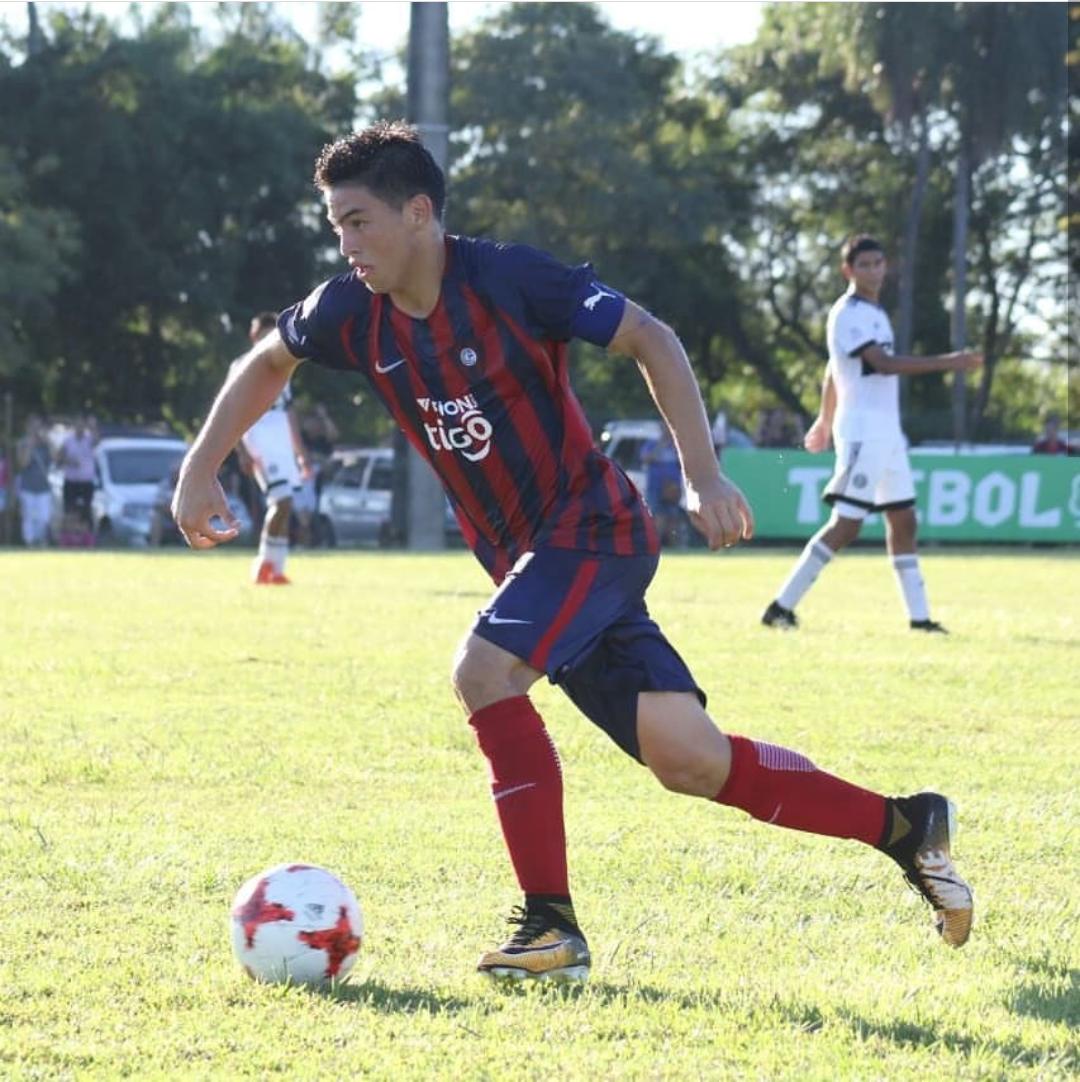Danymacica's tweet photo. Y llego el día para el.... Fernando Ovelar, volante, enganche, 14 años, Sub 15... Un JUGADORAZO, con un futuro Brillante, con partidos muy buenos en las inferiores, fue llamado por el Prof Zubeldia para entrenar mañana con los de la 1ra... Poco a poco será observado por el DT https://t.co/j4uKmtMBG5