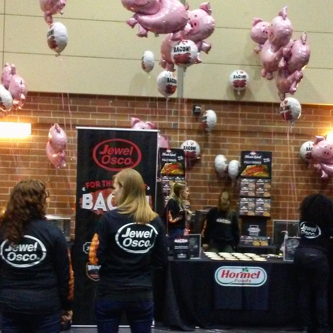GTUniverseINC's tweet photo. Had a blast at this year’s @BaconFestCHI w/ @jewelosco, @HormelFoods & of course #JoJo!
.
#BaconFestChi #baconfest #baecon #fortheloveofbacon #poweredbyGT https://t.co/BhbHEgodLV