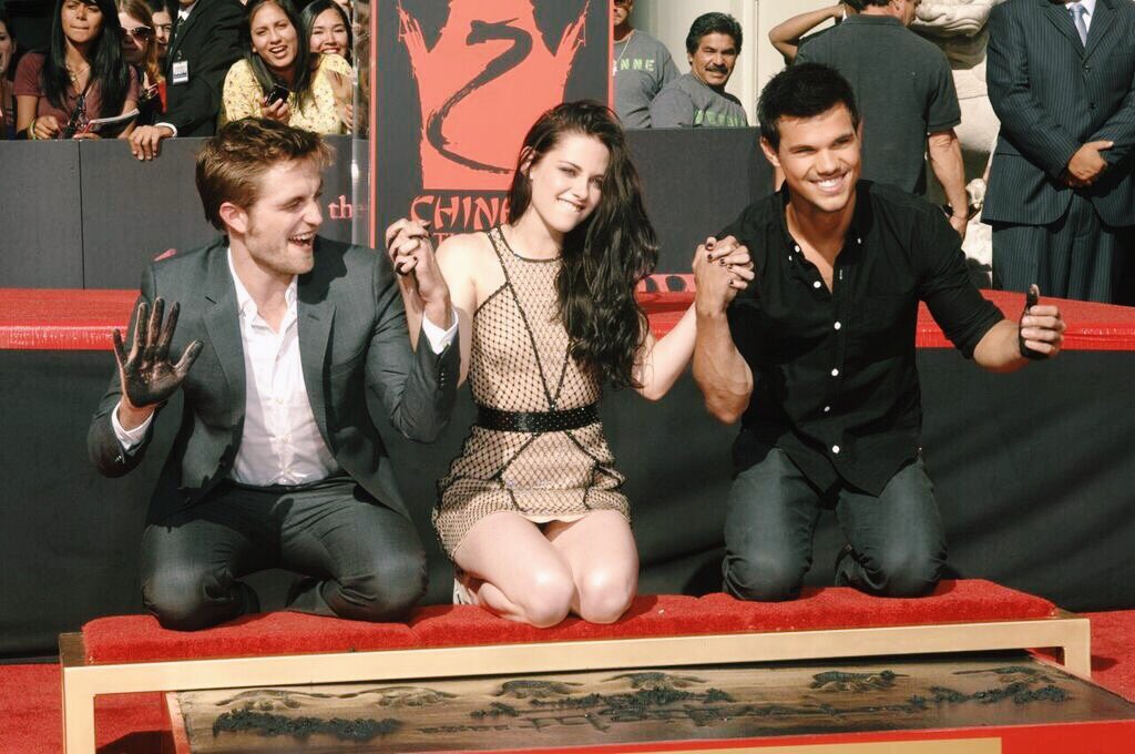 ChineseTheatres's tweet photo. Happy Birthday, Kristen Stewart! The @Twilight star turns 28 today! #KristenStewart #RobertPattinson #TaylorLautner #Twilight https://t.co/H2BbzCG7lX
