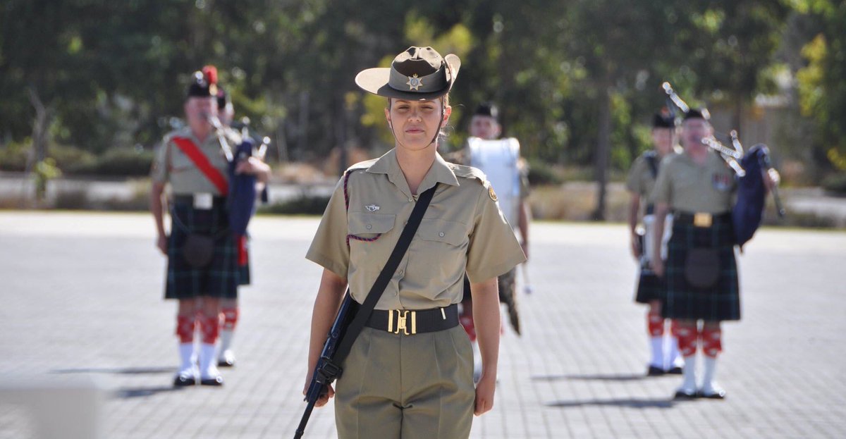 Wal_Walford69's tweet photo. Well done Private Beard from #9FSB receiving the CO/CI Award on Subject One Corporal - Army course at RAAF Edinburgh a great future leader @CO9FSB @17CSSBDE #readyrelevantregarded https://t.co/3ObIXsMWVB