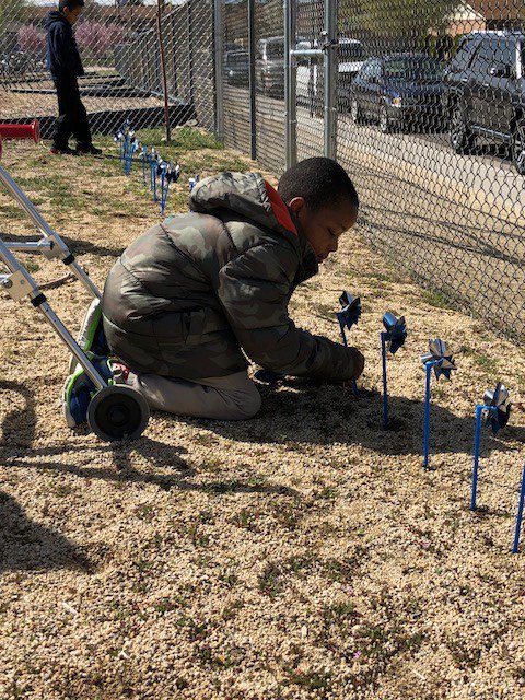 GDuncanSTEM's tweet photo. @washoecounty Thank you for helping Glenn Duncan students plant blue pinwheels today for National Child Abuse and Neglect Prevention Month. https://t.co/TQGs2rIBHH
