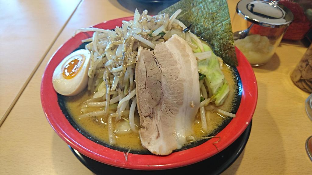 kienn_project's tweet photo. 昨日は用事があって帯広に行ってました！
ラーメン屋「木の葉」さんで食べた、野菜味噌ラーメン。麺は太く野菜は甘かったです！
旭川ラーメンとは違い、十勝ラーメンと言うそうで、雰囲気も違い楽しめました！
ほかのラーメン屋さんも行けたら行ってみたいなぁ(笑) https://t.co/lb0CzsI6GU