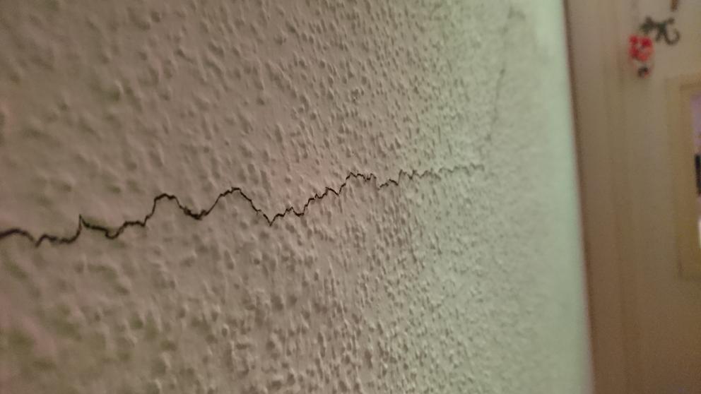 La aparición de grietas resucita el temor a la aluminosis en Sabadell dlvr.it/QP00mJ