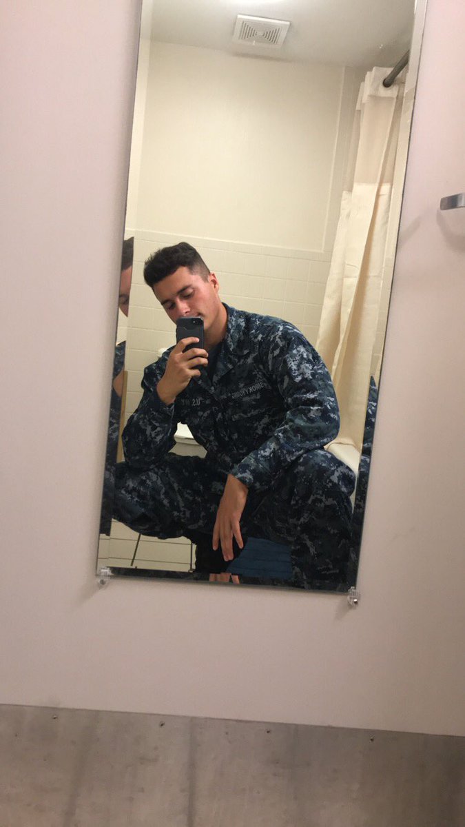 John_Young42's tweet photo. Imma hop on this 😂 #FineMalesInMilitary https://t.co/qotajnp1FC