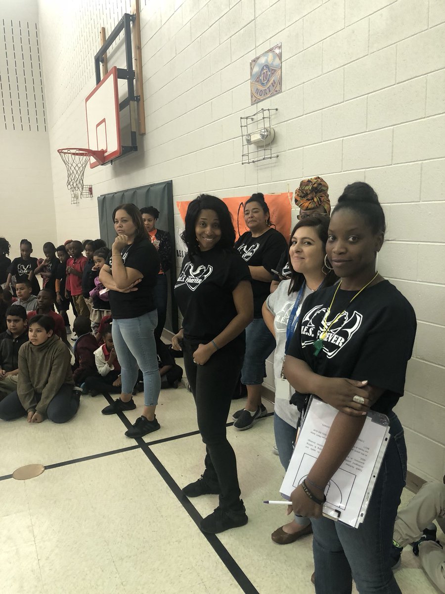totstevenson's tweet photo. STAAR Parade and Pep Rally for the students at HES!! #hesforever @CherishPipkins @Cre8tiveEDUbite https://t.co/rNSXI3jAtE