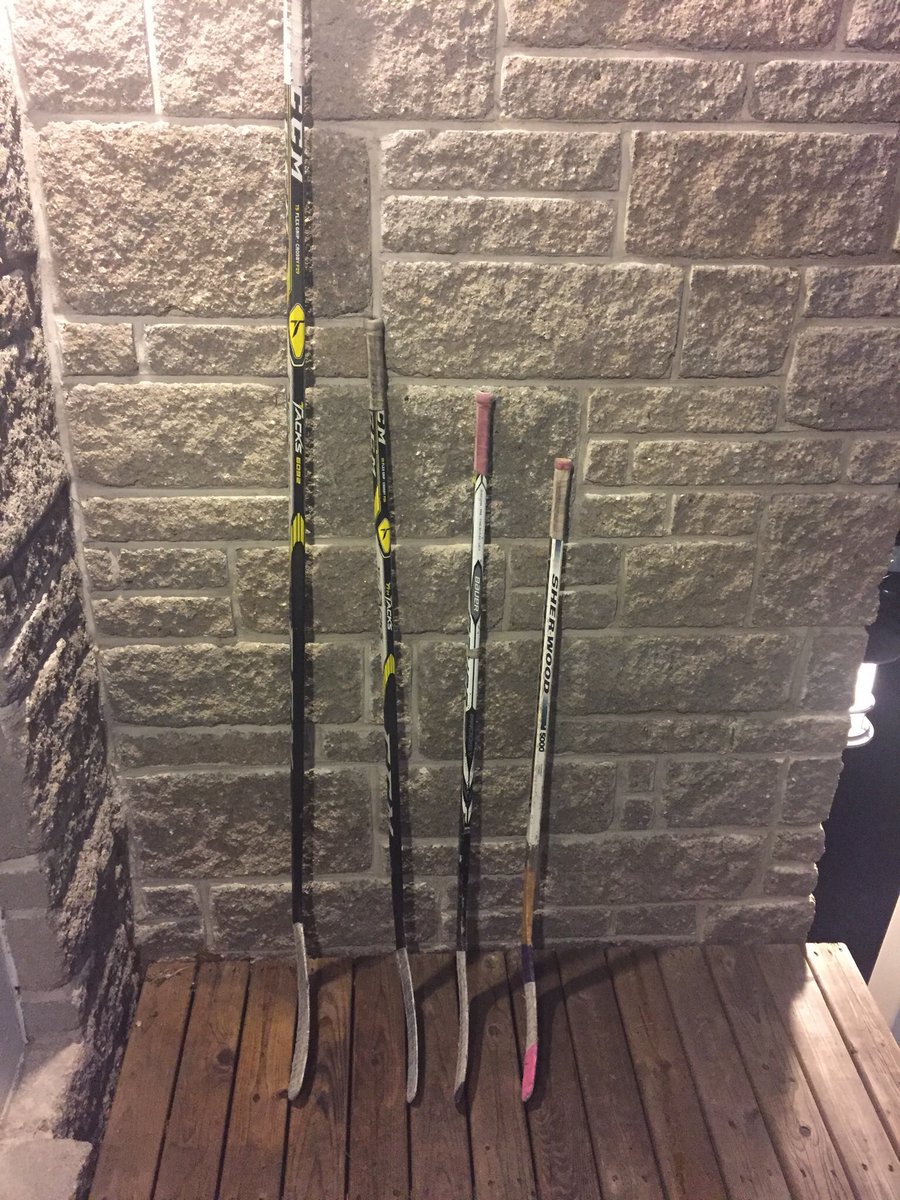 coachroche4's tweet photo. Our family sticks are out #HumboltStrong #PutYourStickOut #hockeyfamily #metrowestforce https://t.co/AF9KSDJH06