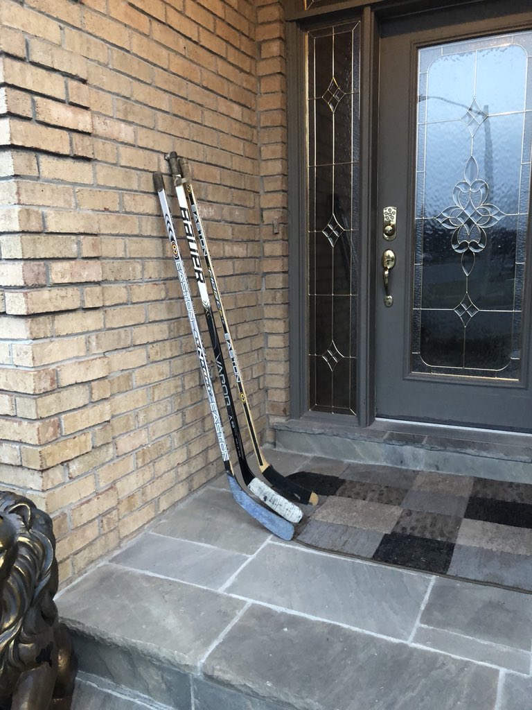 foles222's tweet photo. “You need to put a left and a right shot out just in case” - My Dad (Courtice, Ontario) #putyourstickout #putyoursticksout https://t.co/DArRQha49B