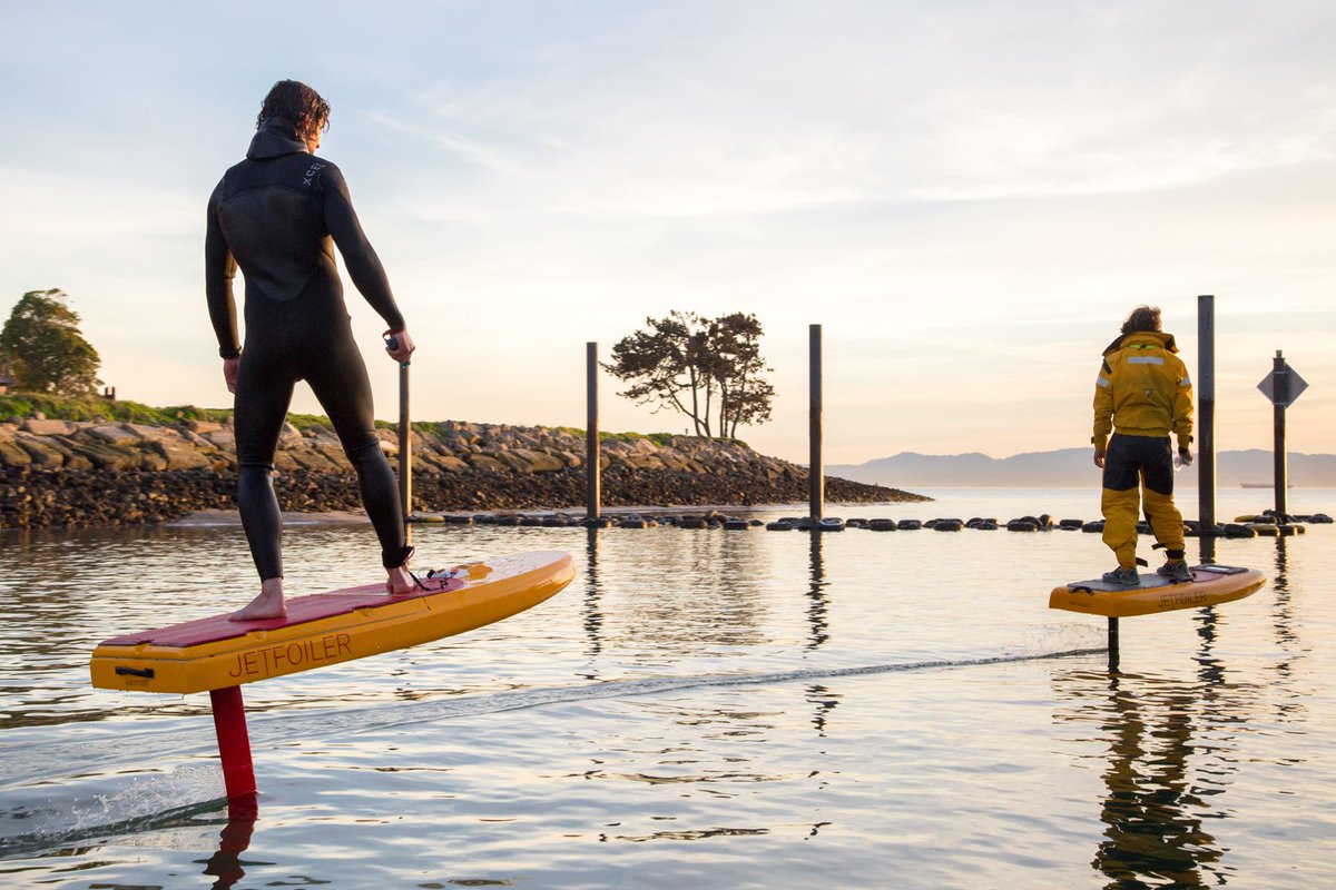 TheJetfoiler's tweet photo. Nikolai and Don lining up for a sunset race... #jetfoiler #efoil https://t.co/cYYDqMp1PU