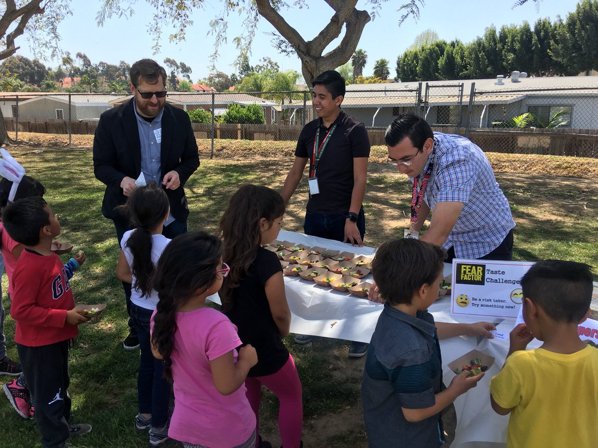 stephvasquez25's tweet photo. @Olive_Falcons Healthy Falcon week has begun.  Today we held our kick-off Falcon Spirit Assembly and @WaveCrestCafe Fear Factor Challenge. #healthyfalcons #wave https://t.co/hfMx3U6uAm