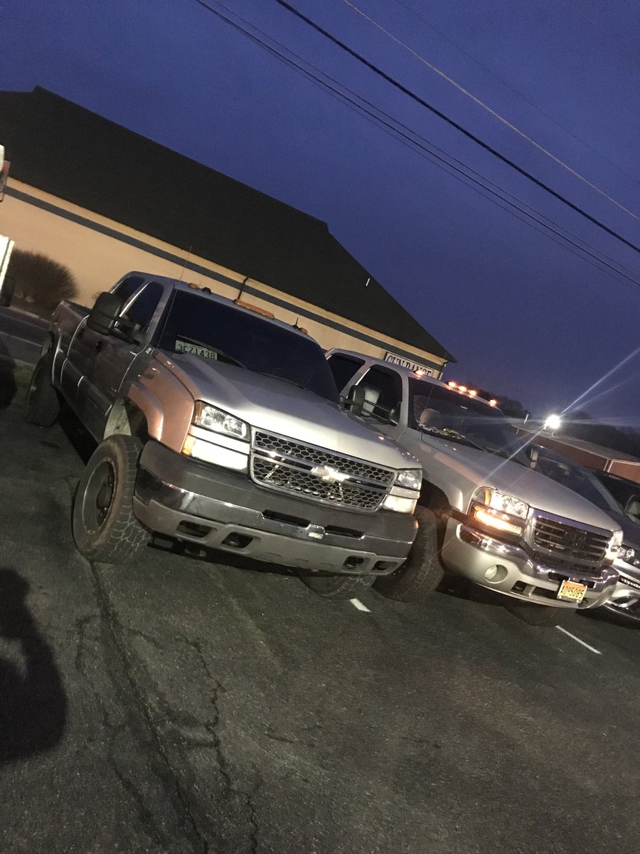 ScottSturgill1's tweet photo. What’s better than 1 duramax..... 2 of them 😂😂😂 @Honda_904 https://t.co/8N5eNvfbIH