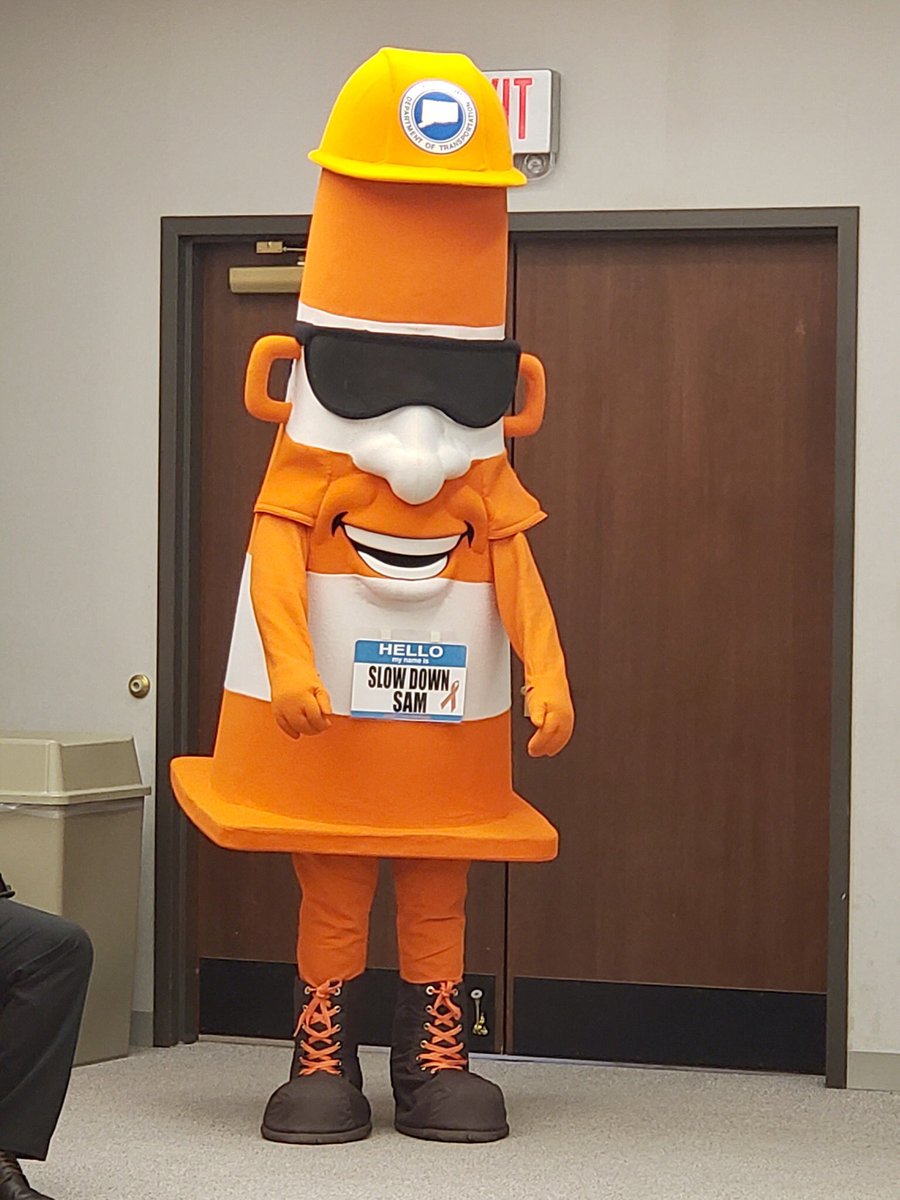 CT_STATE_POLICE's tweet photo. National Work Zone Safety Week begins today to bring attention to safe driving when traveling through highway and roadway work zones. This week, and always, use extra caution and reduce speed in work zones.
See video: https://t.co/iwwuD2pYTH
#ObeyTheOrange #MoveOverCT https://t.co/jn3BjrYq76