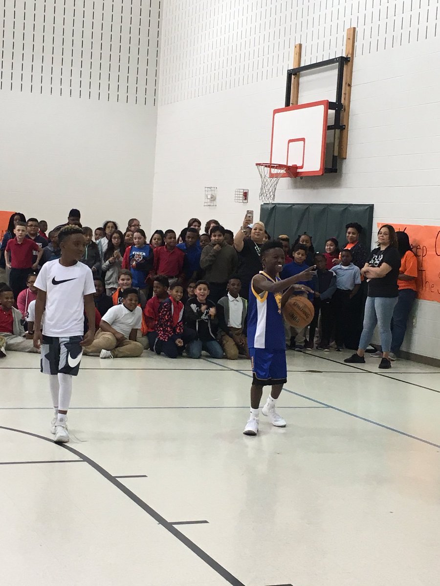 CherishPipkins's tweet photo. We pepped, rallied, played, danced, chanted, sang, cheered, paraded, and prayed! Grateful to the LHS Runnin’ Tigers for motivating our students.
#STAARready #HESforever #houexceeds @LancasterISD @totstevenson @mls_casper https://t.co/NWxVmVaXa9