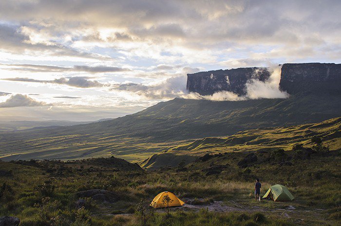 DokoToday's tweet photo. Mount Roraima in Venezuela
#dokotoday #nature #nationalPark #holiday #travel #instatravel #travelphotography #travelling #instagood #love #followme #旅 #旅行 #海外 #写真 #여행에미치다 #해외여행 #여행스타그램 #세계여행 #venezuela #베네수엘라 #ベネズエラ https://t.co/JMnP0iUpTi