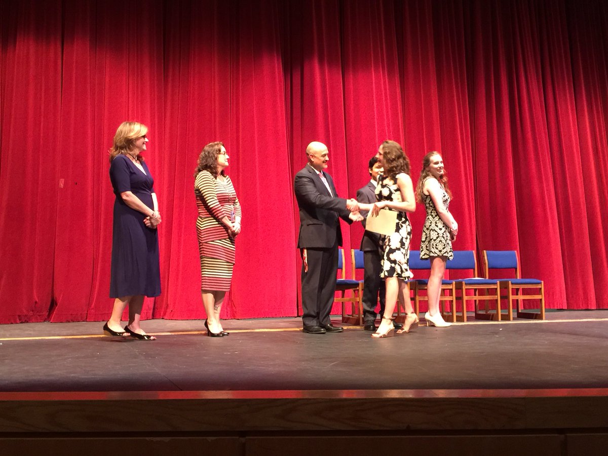 janetstjames's tweet photo. Great night to see @oliviabshaw and other brilliant #GrapevineHigh leaders inducted into #NationalHonorSociety @DavidDenning2 #GHSUnity https://t.co/9FRQx52z68