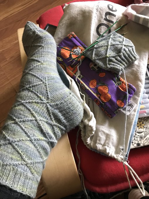 Breaking news: I am actually knitting...? For the first time in... 2 years? If it weren&rsquo;t for ravelry<a href="/tag/newprofilepic"class="tags"><span>#newprofilepic</span></a>