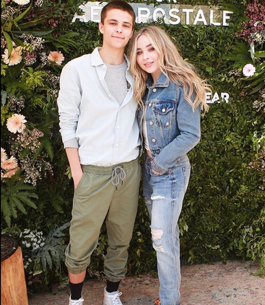 sabrinainsider_'s tweet photo. i want a friendship like #corbrina because they are such bestfriend goals it's amazing😄💓@SabrinaAnnLynn @coreyfogelmanis https://t.co/wR3ji3fNhZ