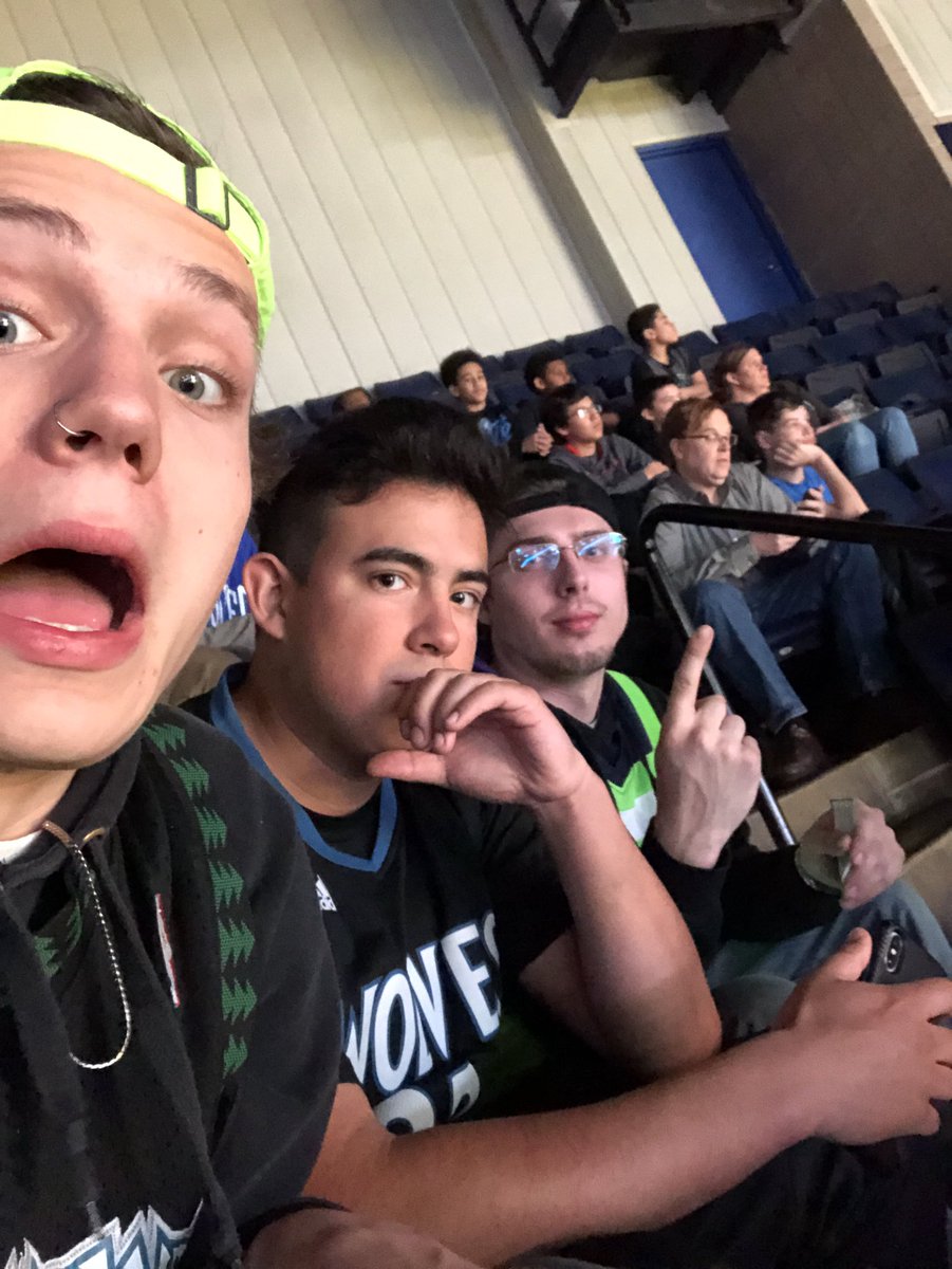 isaiah_warning's tweet photo. #USBankCollegeNight #packsix https://t.co/IXUECeoTr4