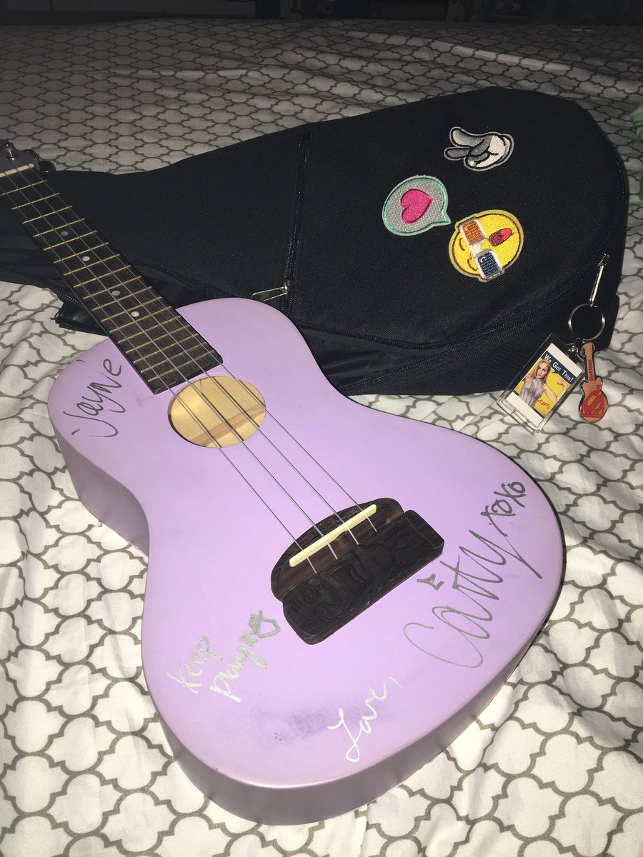 pretty_enyaj's tweet photo. will try the yousician app as recommended by @caitylotz while waiting for @TheCW_Legends to air in the westcoast 😊#ukulele #ukeGirl https://t.co/UWVDi3ZBcu