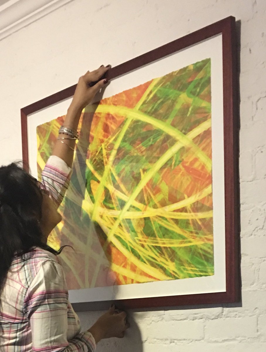 SupremeRealityA's tweet photo. Putting up some Supreme Reality Artwork👩‍🎨 Measurements are important but trusting the eyes is key. #supremerealityart #summerbhullar #newartgenre #notabstract #supremerealityartist #seekerartist #art #artforsale https://t.co/kZEE08nWq0