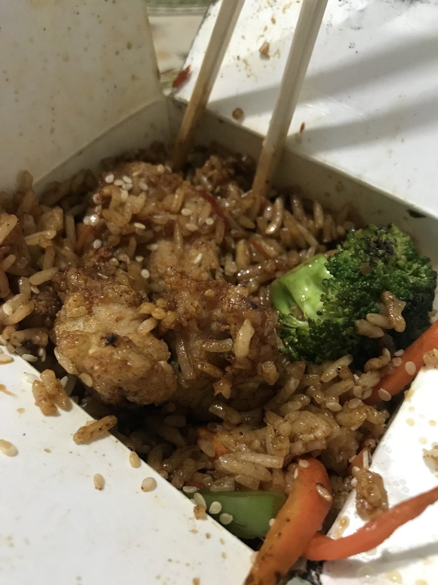 chinito_chen13's tweet photo. Las debilidades de llevar una dieta sobrepasan a la fuerza de voluntad de cumplirla 😔
Es tan sublime y suculento
#orientalbox https://t.co/7y94MoStwJ