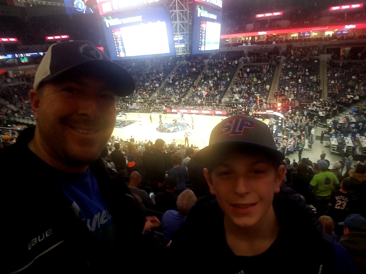 cpost33's tweet photo. Let's go Wolves!  #USBankCollegeNight https://t.co/4cZQXfTp7p