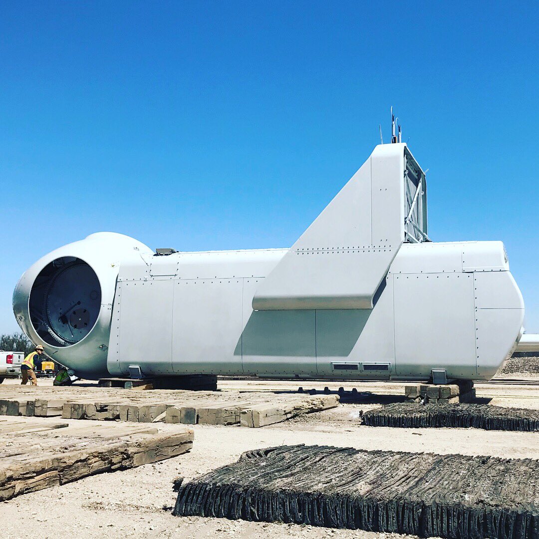 SouthernPowerCo's tweet photo. #BehindTheScenes of #SouthernPower's recent #development, the Cactus Flats Wind Facility in Eden, TX. Pictured is the approximately 175K pound nacelle being lifted to the top of the turbine. #WindEnergy https://t.co/qduAFPlRtu