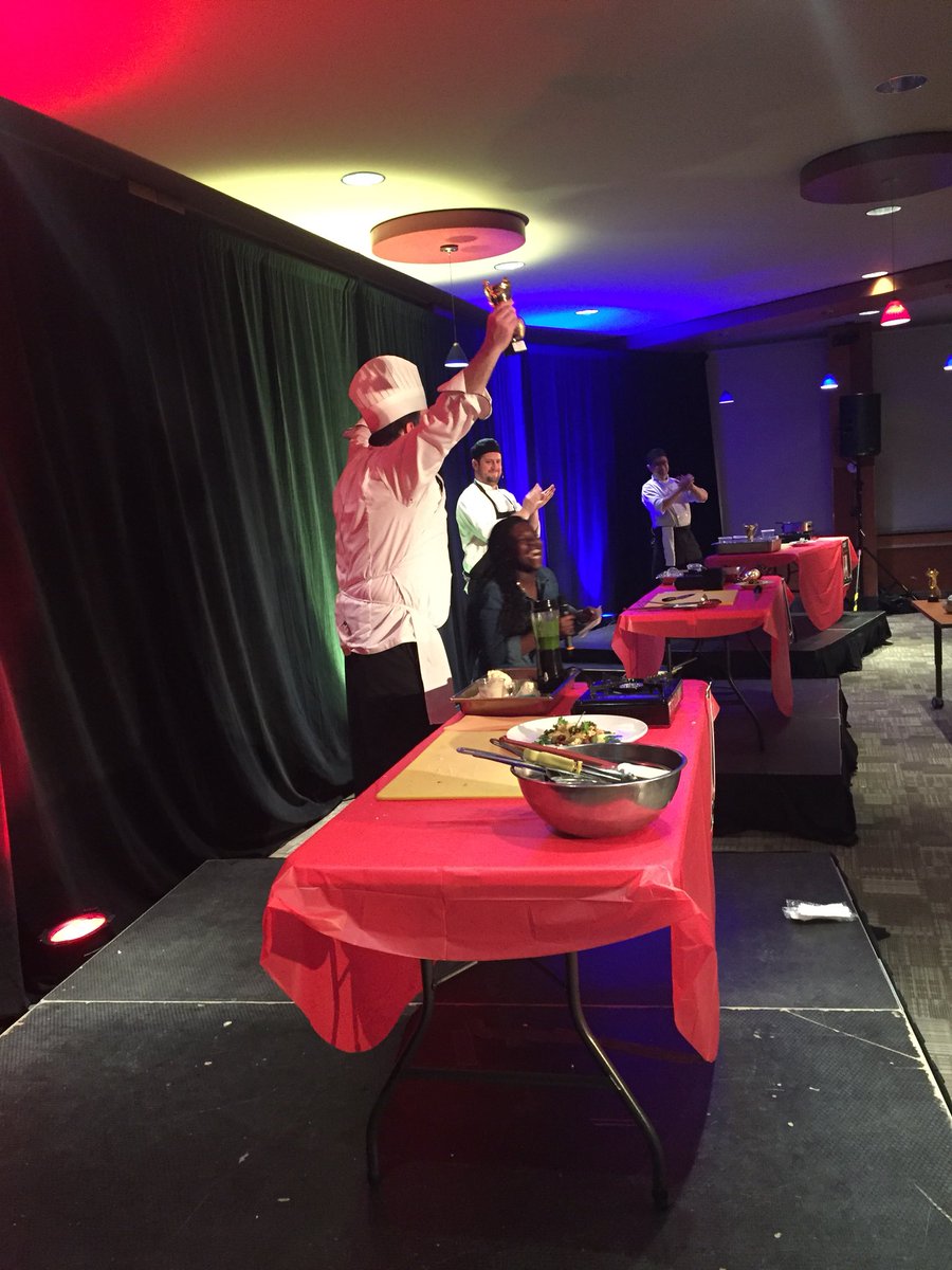 MacSSC's tweet photo. And The Judgesβ Choice award goes to... Paul! #MacBlockParty https://t.co/Zka7fOWjz1