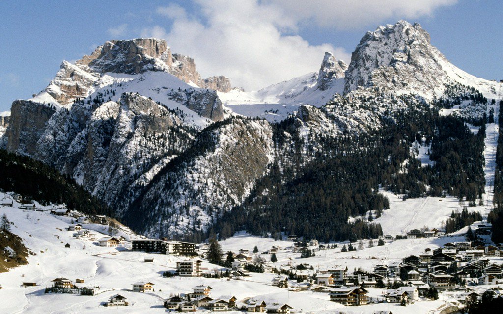 TravelLeisure's tweet photo. Drunk tourist accidentally climbs mountain instead of going back to hotel https://t.co/Xj8IPoBr4O https://t.co/ANadL1Jw3S