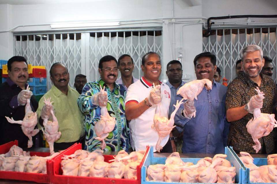 Thiban_ben's tweet photo. Kangkung, Ayam, Teh Tarik antara bantuan asas yang akan mengubah nasib hidup Masyarakat India di Malaysia. Beribu ribu tahniah x 6 @mic berjaya!! @DatukSaravanan cili tk de ke? #Kangkungland #MalaysiaMemilih #mic #BNManifesto #ciliapi https://t.co/wlL8dXRtT5