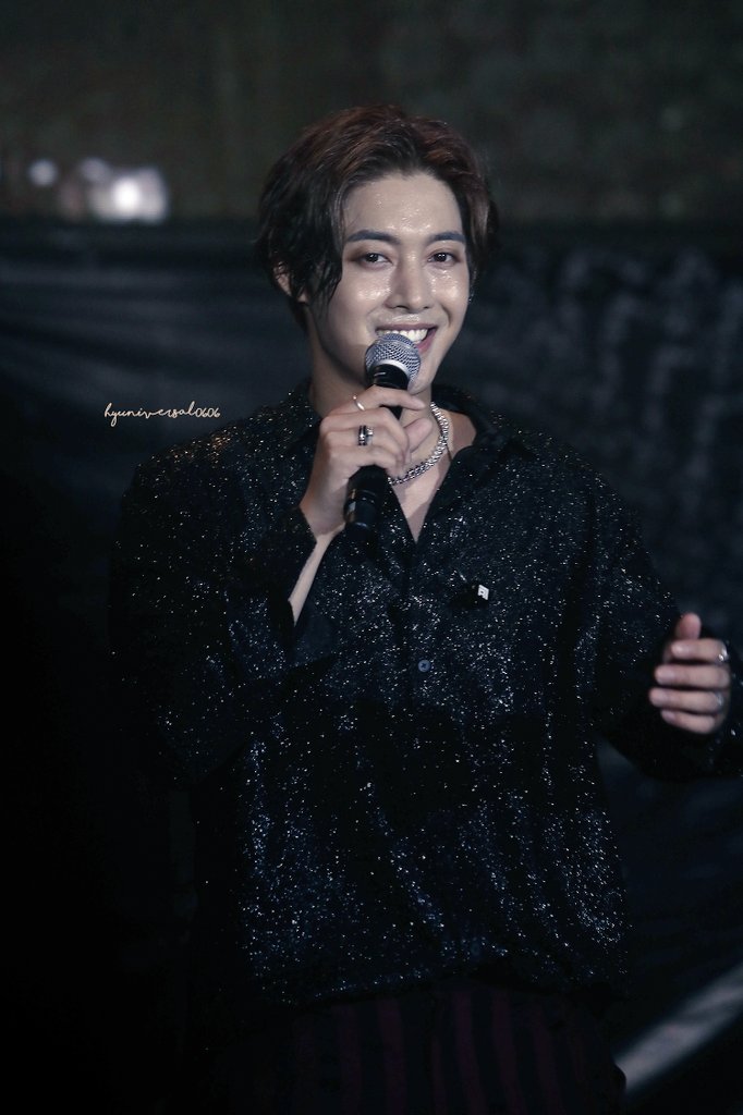 hyuniversal0606's tweet photo. [20180407] Haze World Tour in Bangkok ~ 2 ~

 #KIMHYUNJOONGinBkk 
#김현중 #KIMHYUNJOONG https://t.co/3ccLtJ0l0l