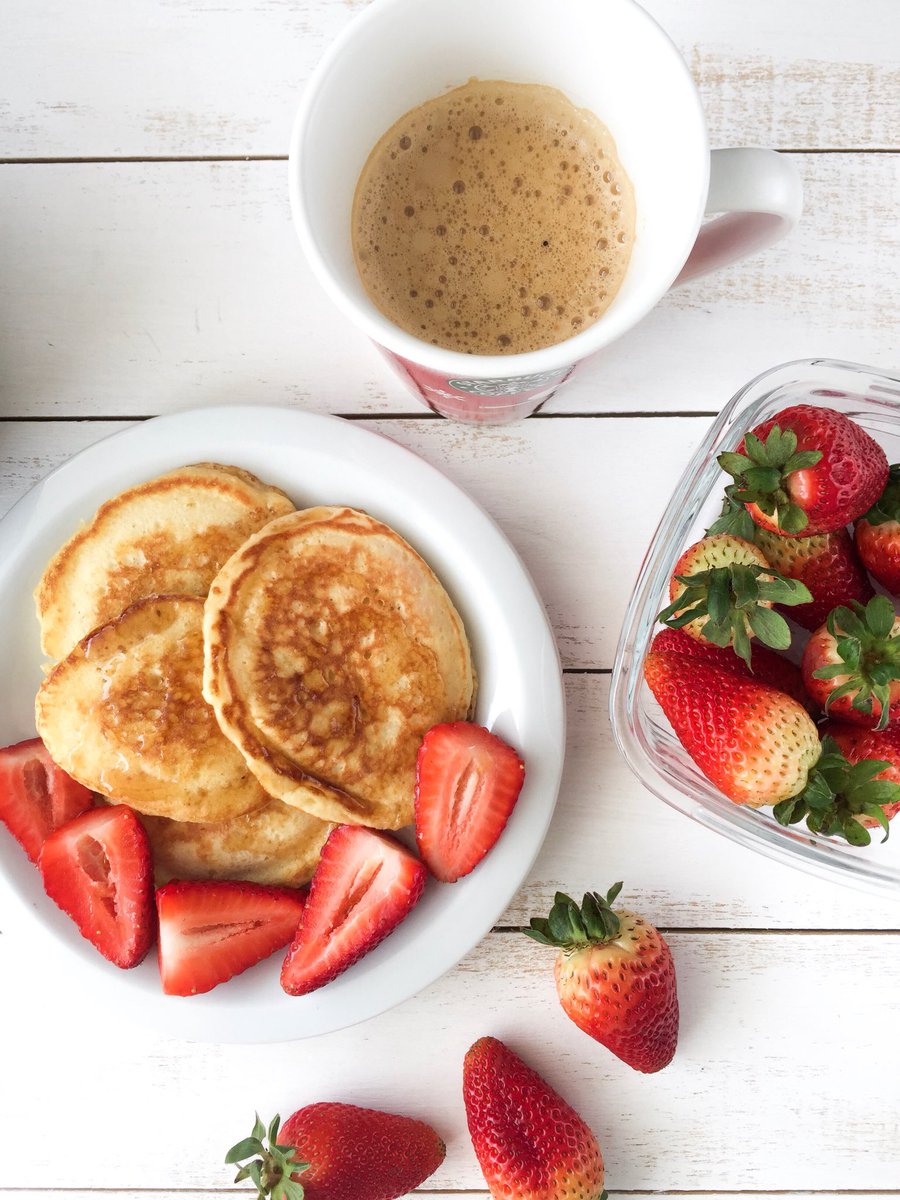 magdalara21's tweet photo. Happy Monday!! #themeoftheweek #strawberries #frutillas #happymonday 
.
#flatlaybreakfast #flatlaylover #flatlayforever #coffeetime #coffeeshots #coffeelover #breakfastime #strawberries #strawberry #strawberrylover @Starbucks https://t.co/8blGhGlCpd