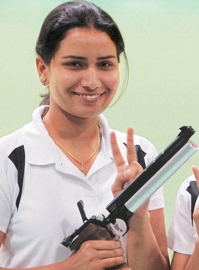 ddsportschannel's tweet photo. #GC2018Shooting 
Rapid round of women's 25 meter pistol qualification will begun with #AnnuSingh and @HeenaSidhu10  to compete for final https://t.co/Ti1HdjsoYJ