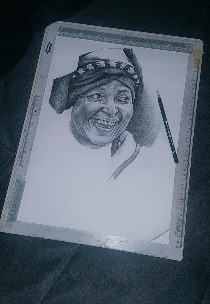 smARTmyk_Views's tweet photo. Me and my pencil showing love to the Mother of Africa #WinnieMandela #WinnieMadikizelaMandela #MotherAfrica Rest in Power #SouthAfrica #NelsonMandela #love #Mandela100, will post the full Portrait once done #miketheartist #WMF #PencilArt #ArtWith Mike https://t.co/xLkaPuZsZV