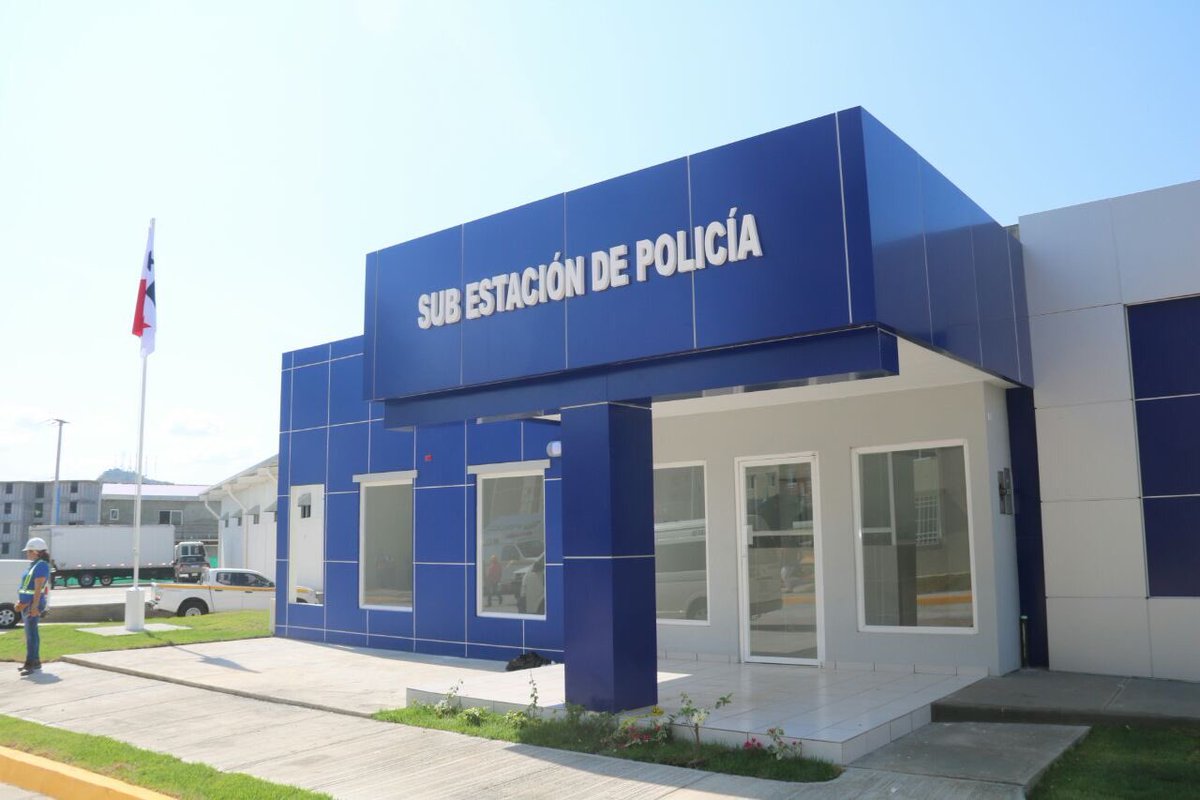 En esta segunda etapa de la Urbanización San Antonio también entregamos 2 canchas de fútbol-sala, un parque, una plaza comercial, parque infantil, depósito del Miviot y una subestación de Policía #CumpliendoconPanamá