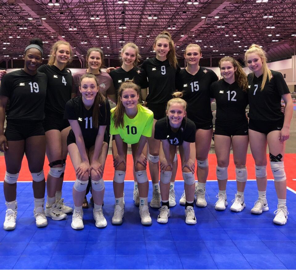 DanessaGray's tweet image. These girls deserve every ounce of the hardware around their necks. An incredibly long fight: 3 matches, 2 tie breaker games, 10 total sets and 7 hours later, we grabbed that bid. #detroitbound #imagestrong @londynjgray