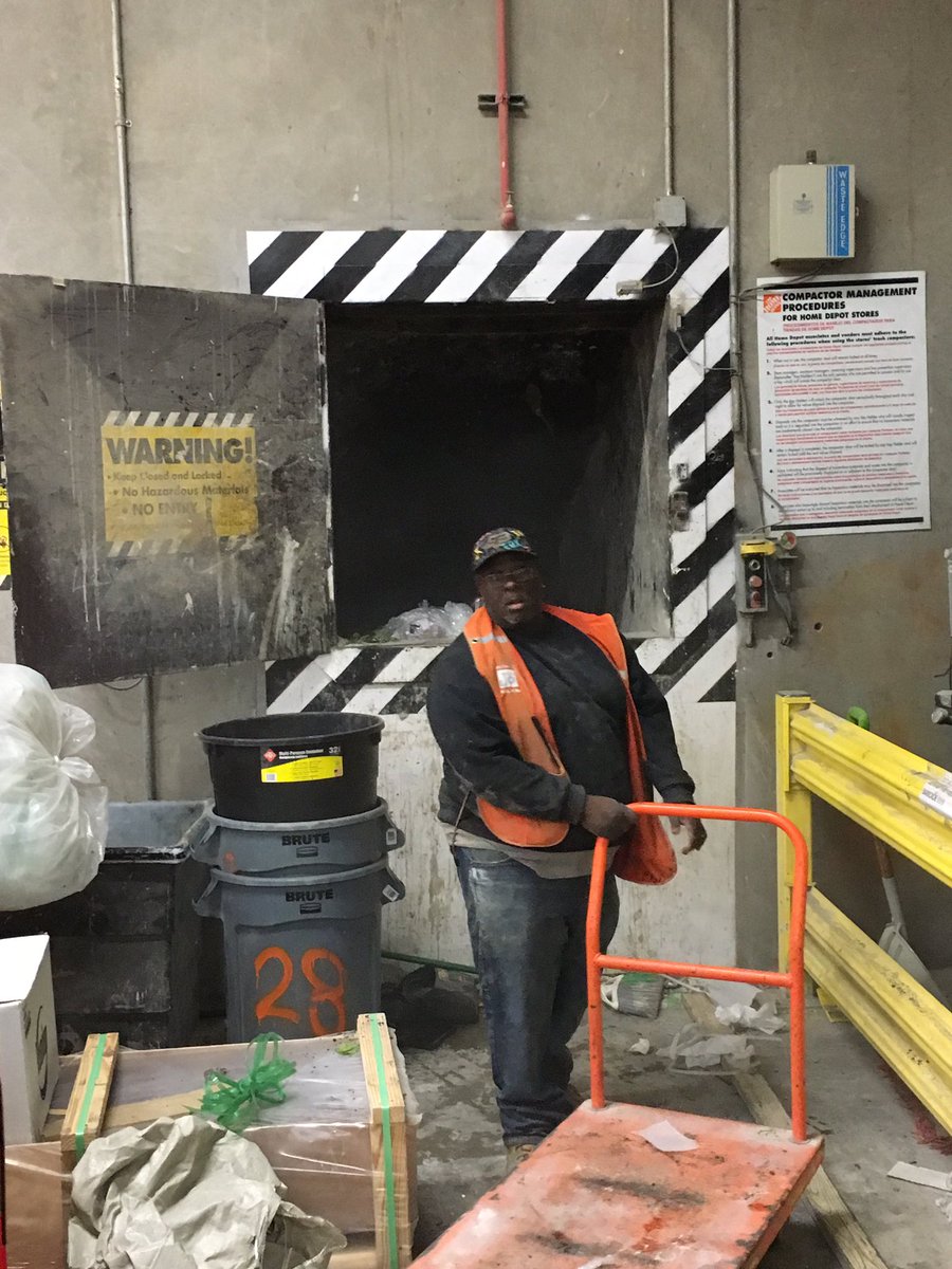 Shout out to Jovan for helping me out this morning with the trash! Thanks Bud, greatly appreciated! #TeamPlayer @KhariHeru <a href="/triple555hd/">Balch Springs HD SM</a> <a href="/AkinsMel/">Mel Akins</a> @AmberD___