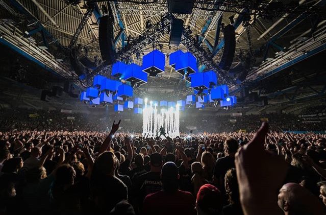 DarkSanti97's tweet photo. Imágenes de lo mejor que dejó la presentación de la banda el día de hoy en Stuttgart, Alemania. #MetInStuttgart #MetallicaRules 🙌🏻🙌🏻🔥✌🏻️🌟 https://t.co/ww0RXA5Lz2