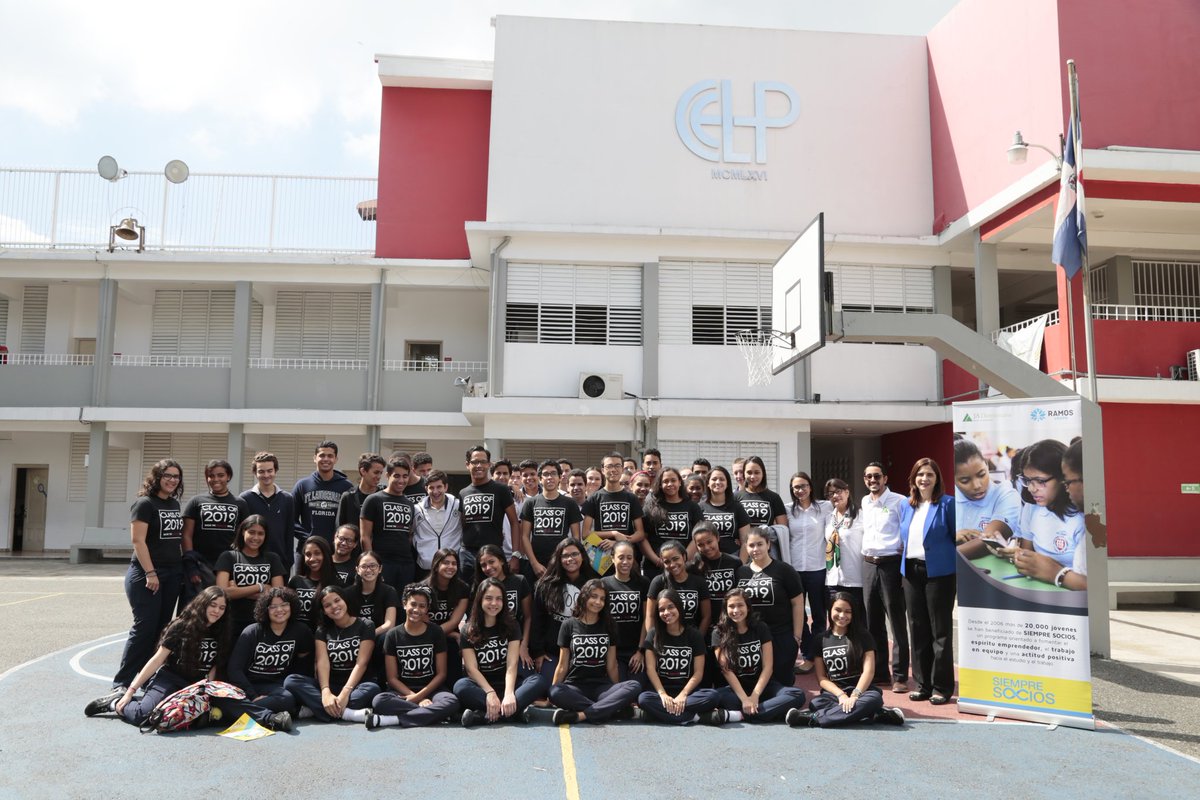 gruporamosrd's tweet photo. Todo el mes de marzo e inicios de abril, los estudiantes de 54 centros educativos participantes del programa Siempre Socios, fueron orientados por voluntarios de nuestra empresa sobre el uso del Simulador Empresarial SIEMPRE.  #GrupoRamos #SiempreSocios #JADOM https://t.co/jeAhLzohmH