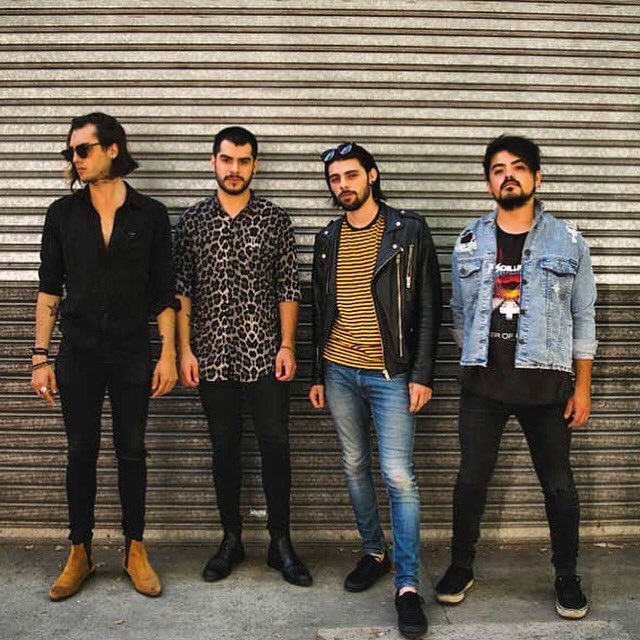jump_banda's tweet photo. Hey ! Hola 👋🏼! , este miércoles vamos estar tocando en vivo  en Gala de @wearelights_ar en el @hardrockcafebsas ❤️.Si quieren reservar su entrada tienen que mandarnos un MD al Twitter  y los anotamos.
L@S esperamos 🌹🖤. https://t.co/faAOn8WHmr