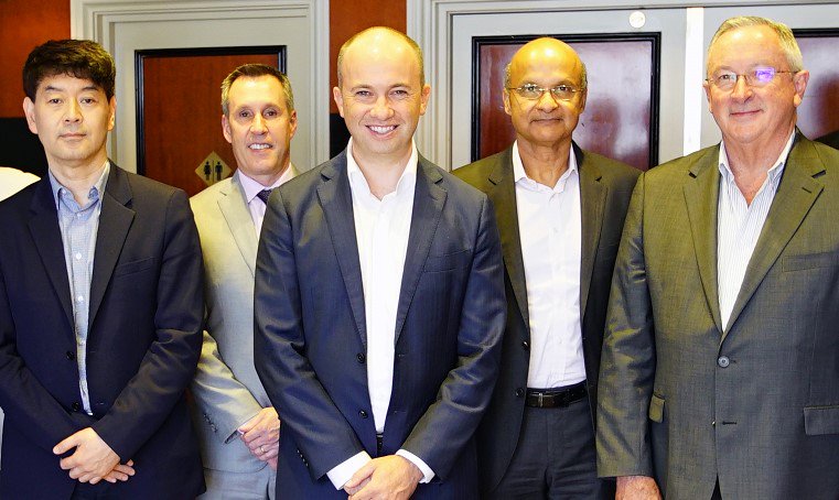 MedtronicANZ's tweet photo. Valuing the opportunity to discuss patients at the centre of care and the practical steps we can take to alleviate pain,  restore health and  extend  life with Chris Lee, Tim Fortin, Omar Ishrak @MedtronicCEO and @BradHazzard @Matt_KeanMP @NSWHealth #FurtherTogether https://t.co/PNYRQ5n7CM