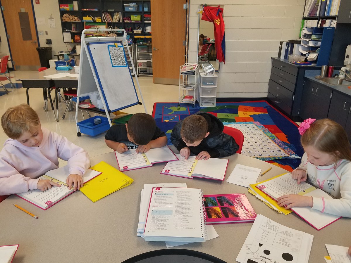 KarolaScarce's tweet photo. This is why I do what I do! So blessed to facilitate the transformation of reluctant readers to voracious readers! #SpringTwitterChallenge #TimberwolvesROCK @AndrewBuchheit https://t.co/u8GuyF1rEu